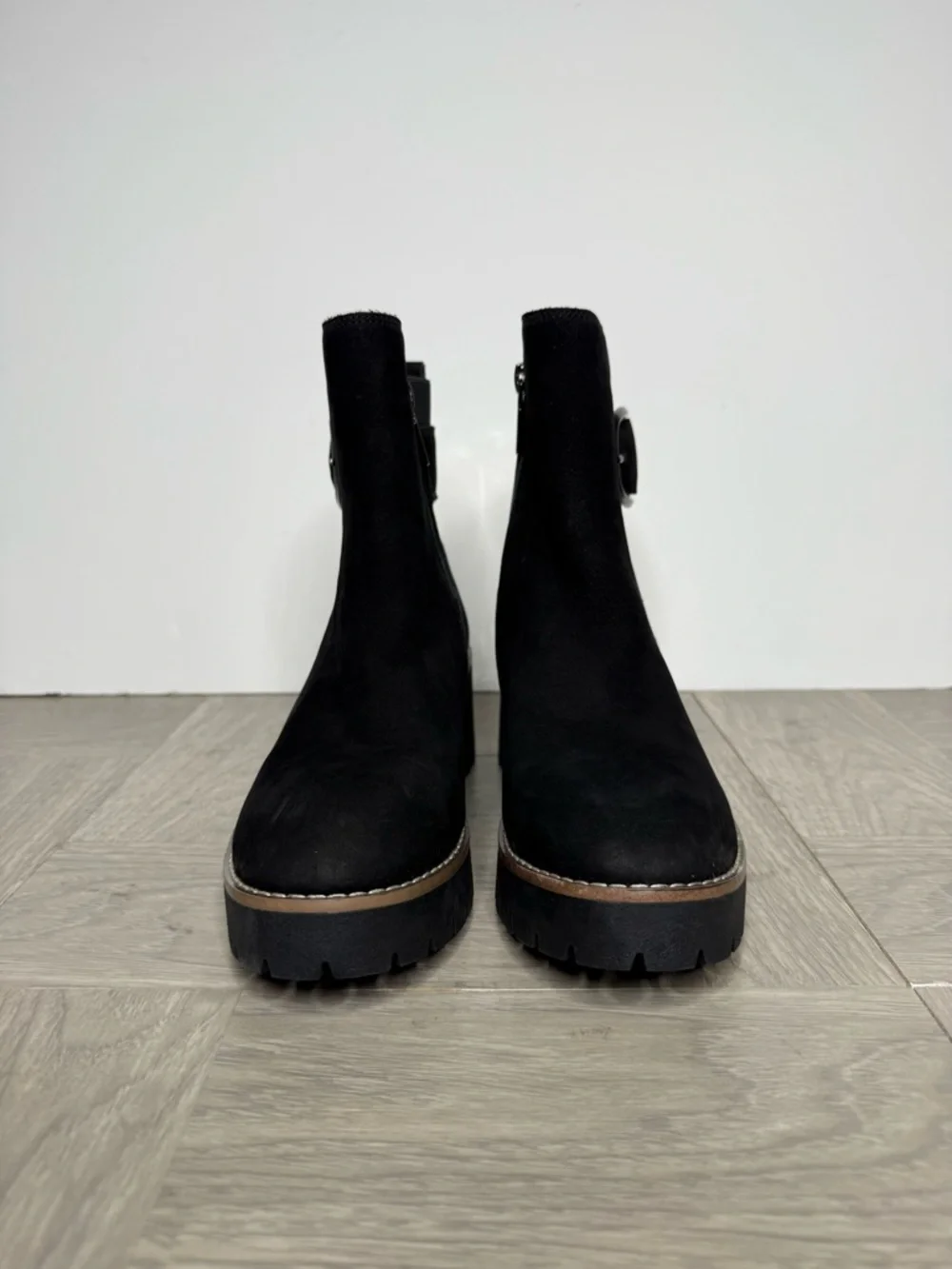 Blondo Dahlia Black Nubuck Heeled Bootie 6M